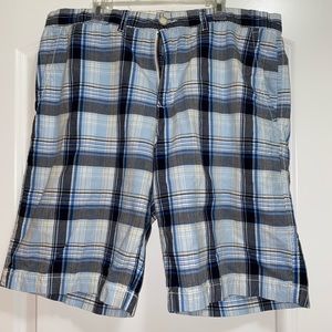 Men’s blue plaid shorts